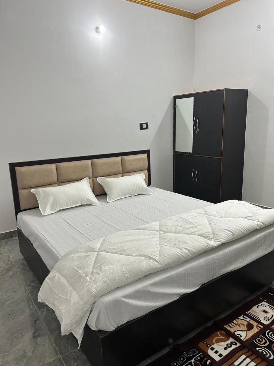 Shri Narayanam Guest House And Home Stay Ayodhya Kültér fotó