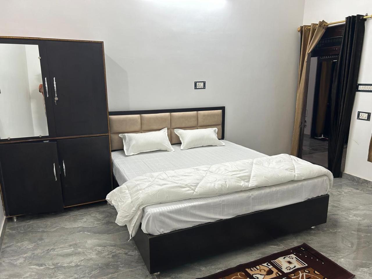 Shri Narayanam Guest House And Home Stay Ayodhya Kültér fotó
